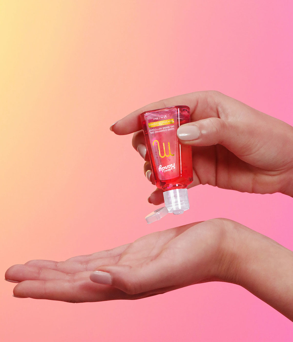 Gel Mains Nettoyant Scorpion Merci Handy – gel versé dans la main